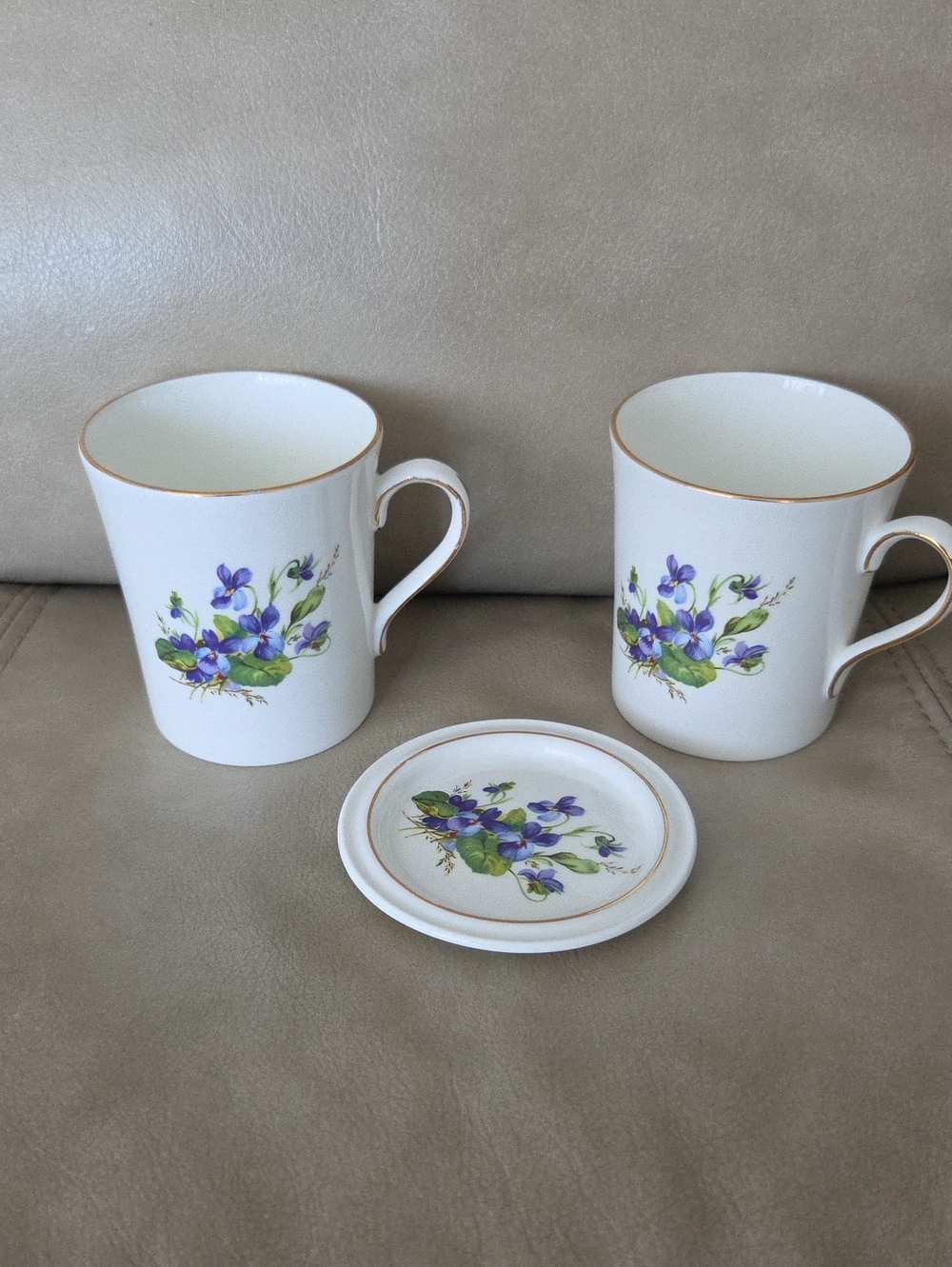 Oakley White Bone China Mugs with Purple Floral Pattern and Gold Trim England